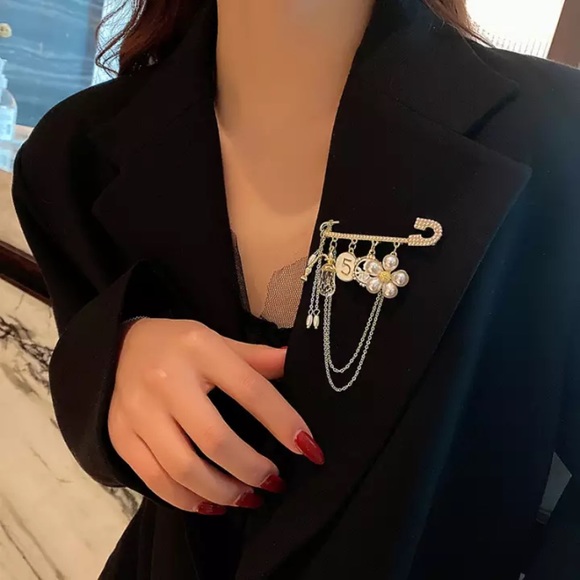 Brand New Pin Brooch - Picture 1 of 3